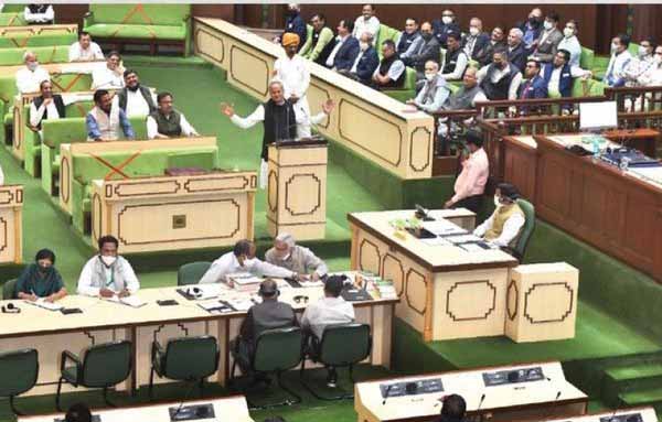 18+ के वैक्सीनेशन का 20% खर्चा MLA फंड से:अब हर विधायक से 3 करोड़ लेने की तैयारी, 600 करोड़ जुटाएगी सरकार, आज कैबिनेट की बैठक में लग सकती है मुहर