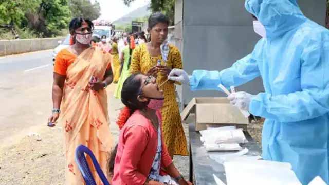 कोविड हेल्पलाइन पर बोला शख्स- डर दूर करने वाले कुछ वीडियो भेज दीजिए