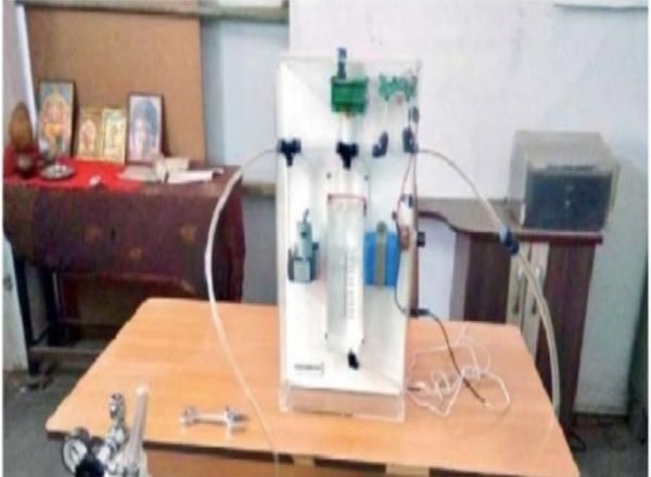 डॉक्टर दंपती की तकनीक और रिटायर्ड वैज्ञानिक की मदद से इंदौर के उधोगपति ने आधी कीमत में बना दिया वेंटिलेटर