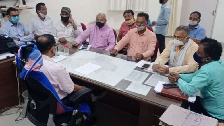 भाजपा ने किया पीडब्ल्यूडी अधिकारियों का घेराव