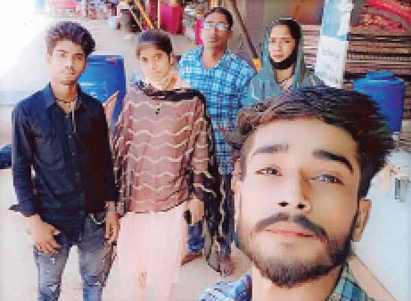 ‘पिता पल्लेदार, हमें पढ़ाने को 14 से 16 घंटे तक बोरियां उठाते स्कूल टाॅपर’