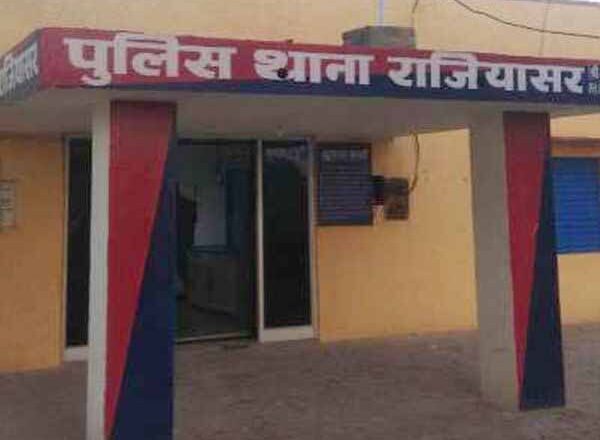 खेत में मृत मिला युवक, पिता ने करवाया गला दबा कर हत्या का मामला दर्ज