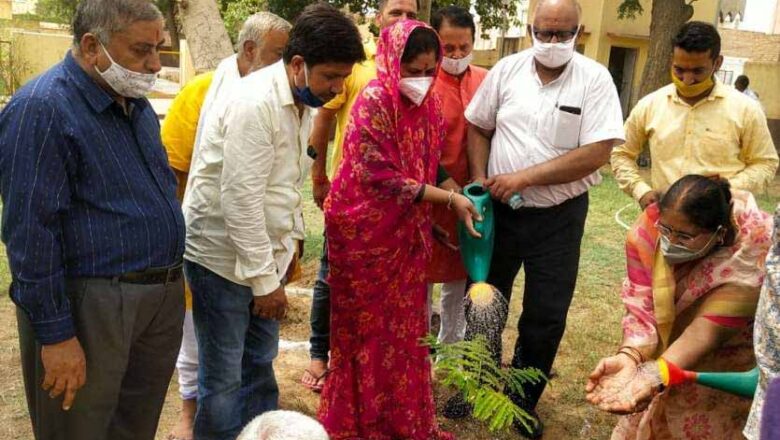 ‘एक घर, एक पेड़’ अभियान के तहत लगाए 150 पौधे