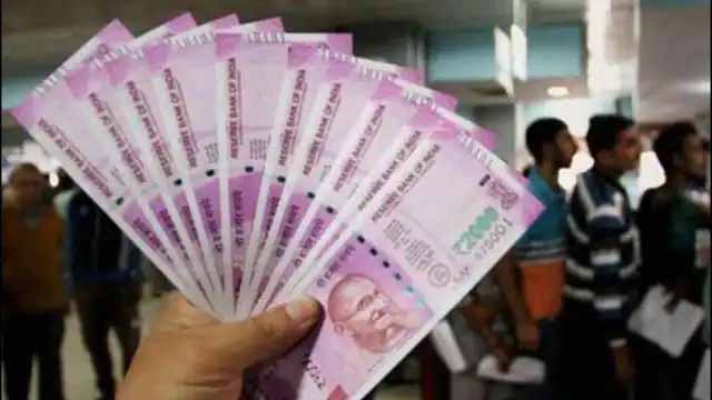 नोटबंदी: घरेलू महिलाओं को बड़ी छूट, 2.5 लाख रुपये तक नगद जमा करने पर जांच नहीं
