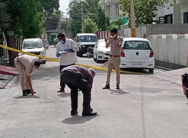 गंगानगर में फायरिंग से दहशत:सुखाड़िया नगर में मकान के बाहर 8 राउंड हवाई फायर, आवाज सुन घरों के बाहर निकले लोग, अब पुलिस करा रही एफएसएल टीम से जांच