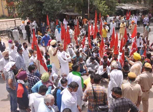 किसान आंदोलन के सात माह पूरे:कलेक्ट्रेट पर प्रदर्शन कर जताया विरोध, किसान बोले, ‘ कृषि कानून वापस ले सरकार, नहरों में गंदा पानी हो बंद ‘