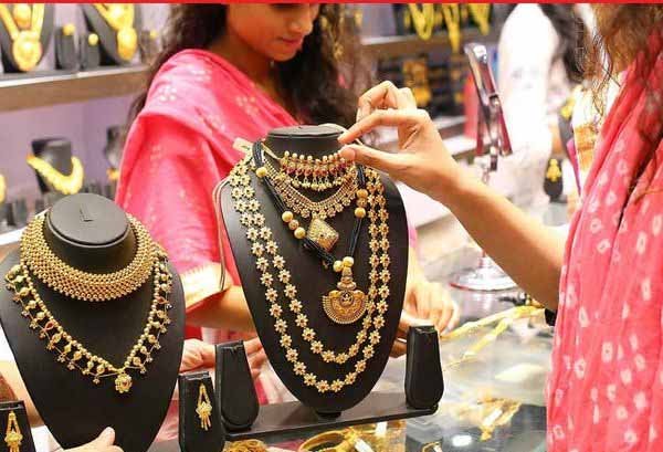 सोना-चांदी खरीदने का सही समय:आज फिर सस्ता हुआ सोना, इस हफ्ते अब तक 500 रुपए की आई गिरावट