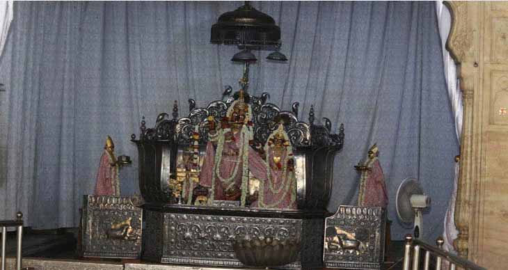 जयपुर के आराध्य गोविंद देव मंदिर में गूंजे जयकारे, अजमेर दरगाह और पुष्कर का ब्रह्मा मंदिर भी खुला; सुबह 4 बजे ही पहुंच गए थे लोग