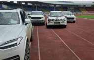 पुणे में शरद पवार समेत कई नेताओं की कारों के काफिले को सिंथेटिक रेस ट्रैक पर खड़ा किया गया, सरकार की सफाई-पवार साहब के पैर में थी चोट