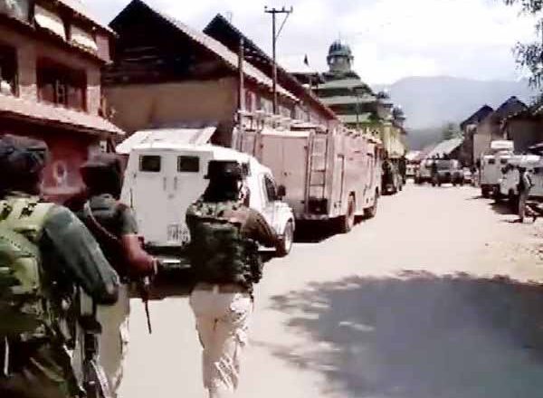 कुलगाम के चिमेर में एनकाउंटर जारी, अब तक दो आतंकी मारे गए