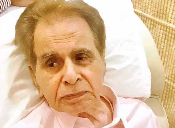 दिलीप कुमार को एक बार फिर सांस लेने में हुई तकलीफ, हिंदुजा हॉस्पिटल के ICU वार्ड में भर्ती; फिलहाल हालत स्थिर