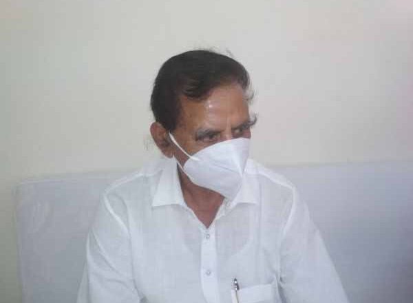 विधायक खंडेला बोले- गहलोत ही कांग्रेस, कांग्रेस ही गहलोत:मनमोहन के मंत्री रहे कांग्रेस से बागी होकर चुनाव लड़ चुके महादेवसिंह खंडेला बोले- गहलोत के अलावा कोई CM नहीं बन सकता, उनमें ही आस्था