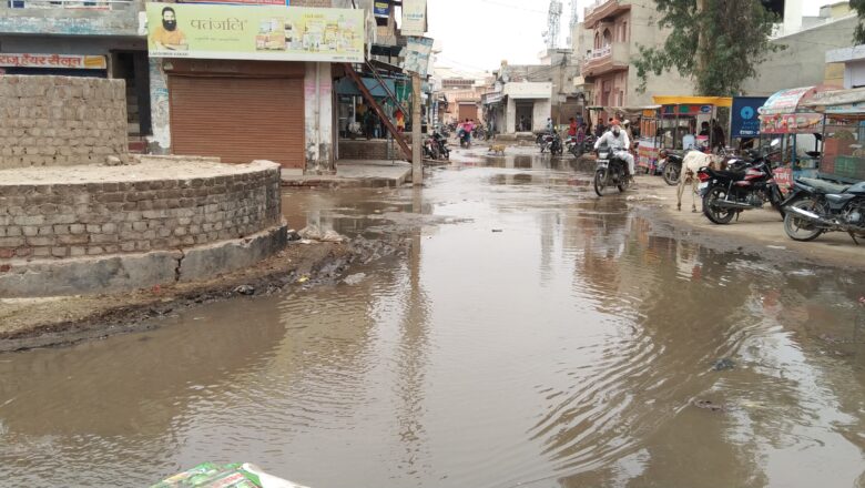 जोहड़ लबालब, पानी बना परेशानी