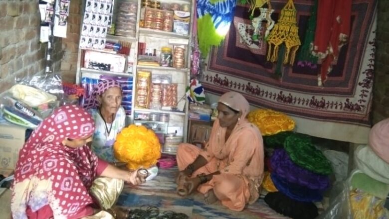 दिहाड़ी मजदूरी से मणिहारी व लोहे के बर्तनों की दुकान चलाने तक का सफर