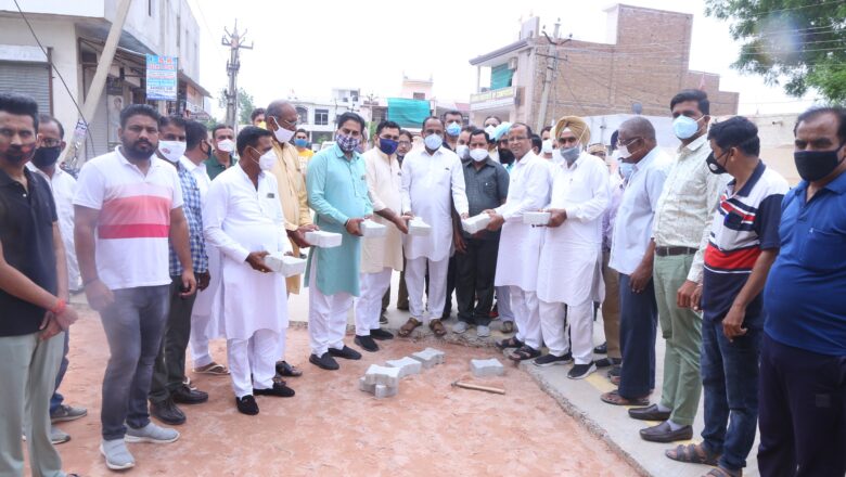 55 लाख रुपए की लागत से हो रहा इंटरलॉकिंग का कार्य