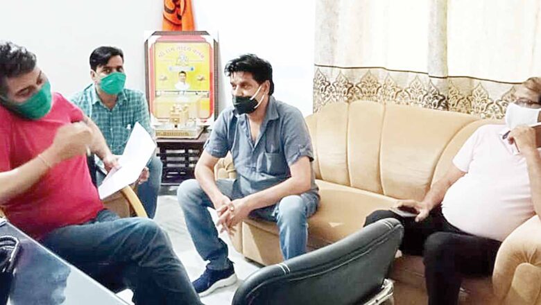 आजाद टाकीज फाटक पर आरयूबी के लिए एक कदम और बढ़ा