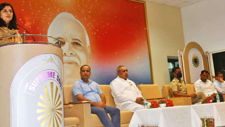 बच्चों के श्रेष्ठ भविष्य के लिए अच्छे संस्कारों का सिंचन करें: बेनीवाल