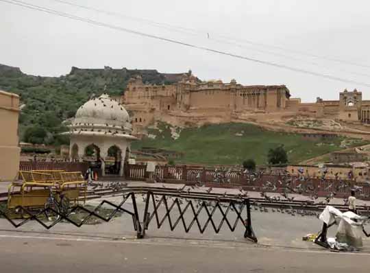 जहां लोगों की भीड़ घूम रही थी, वहां सिर्फ लाशों का गम; वॉच टावर पर अब भी मौजूद खून के निशान, 8 साल पहले भी हुई 2 की मौत