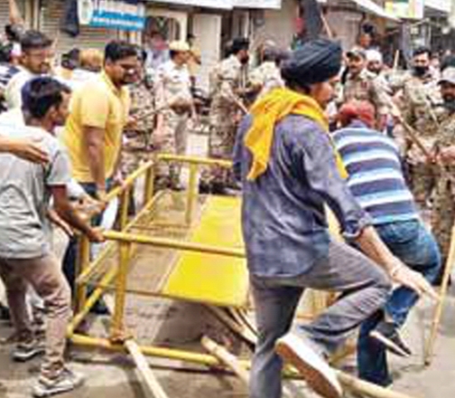 भाजपा किसानों में टकराव, भाजपा अजा मोर्चा प्रदेश अध्यक्ष कैलाश मेघवाल से धक्का-मुक्की, कपड़े फाड़े