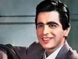 एक छोटे से क्लोज-अप में कितना कुछ कह जाते थे साहब, मेरी पीढ़ी को यह स्पर्श हुआ है