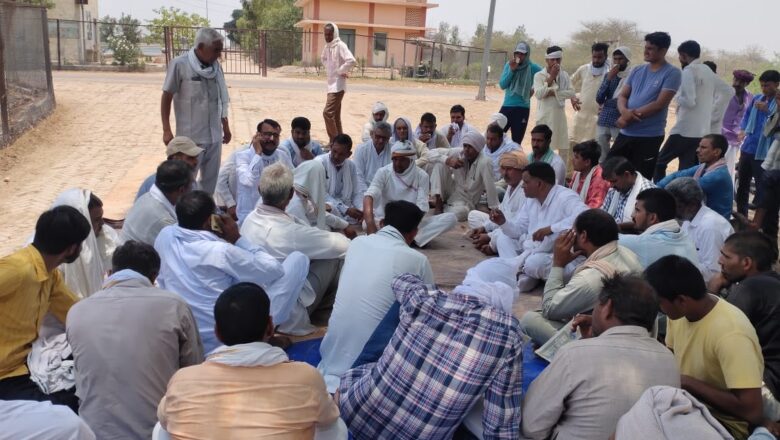 नहीं माने किसान, वार्ता विफल, धरने पर डटे