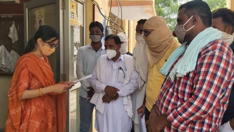 स्कूल क्रमोन्नत करने की मांग