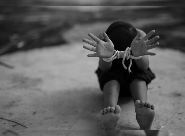 मौसी झांसा देकर गांव से दिल्ली लाई थी, बाद में दलाल को बेच कर चंडीगढ़ चली गईं, दलाल ने पहले दिल्ली बाद में 51 हजार रुपए में जयपुर में बेचा