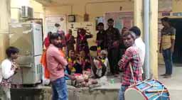 बिजली गिरने से हुई मौत में शव का पोस्टमार्टम करवाने पहुंचे थे SDM, सामने ही भोपा एक बच्चे की आत्मा को जिंदा करने का पाखंड रच रहा था