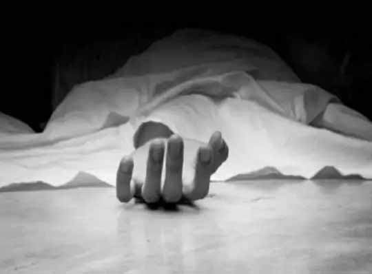 पहली मंजिल पर कमरे में अकेली थी, गला रेत कर हत्या, फोन गायब; मकान मालिक ने परिचित युवक को जाते देखा, लड़की का भाई जॉब पर गया था