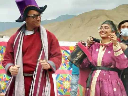 तलाक के बाद भी साथ में मस्ती करते दिखे आमिर-किरण, लद्दाखी पोशाक कोस और सुल्मा पहने किया ट्रेडिशनल डांस गोम्बा सुमशक