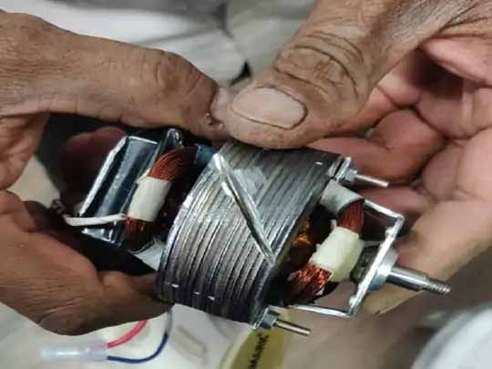 जयपुर एयरपोर्ट पर गोल्ड स्मगलिंग:दुबई से आए यात्री से कॉफी, ग्राइंडर मशीन व तीन मैग्नेटिक ब्रेसलेट में 349 ग्राम सोना मिला, कीमत 17 लाख रुपए; 10 दिन में तीसरा केस