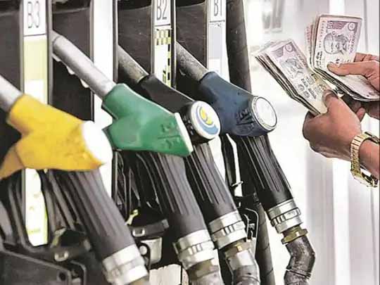 सरकार को 3.35 लाख करोड़ की कमाई:पेट्रोल और डीजल से मिला 88% ज्यादा टैक्स, उत्पाद शुल्क पिछले साल डबल किए जाने का असर