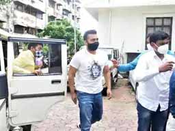 ‘डर्टी फिल्म’ रैकेट में नया खुलासा:कुंद्रा इंटरनेशनल लेवल पर 9 करोड़ में 121 वीडियो बेचने की कर रहे थे तैयारी, शिल्पा शेट्टी से पूछताछ के लिए मुंबई पुलिस की एक टीम उनके घर पहुंची