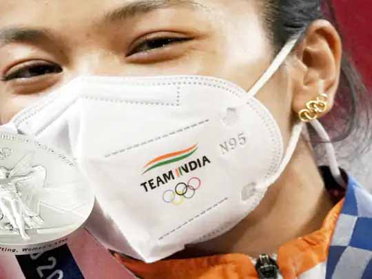 गुडलक के लिए ओलिंपिक लोगो वाली खास बालियां पहनकर रिंग में उतरीं मीरा, मां ने अपने जेवर बेचकर इन्हें बनवाया था