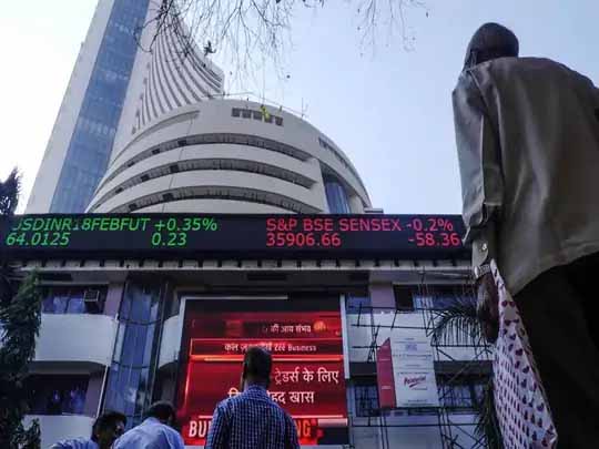 जून तिमाही के नतीजे जारी:कोटक बैंक का मुनाफा 32% बढ़कर 1,642 करोड़ रुपए रहा, ब्याज से कमाई पिछले साल से 6% ज्यादा