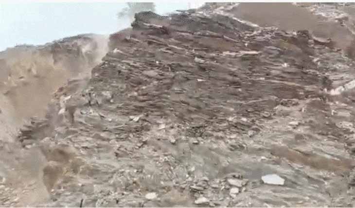 भूस्खलन से लाखों टन मलबा भरभरा कर गिरा, VIDEO:खदान का एक हिस्सा हिलने लगा तो नीचे नहीं उतरे,&nbsp;लाखों टन मलबा भरभरा कर गिर गया
