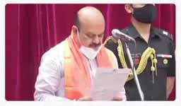 कर्नाटक में नए CM की ताजपोशी:बसवराज बोम्मई ने मुख्यमंत्री पद की शपथ ली, येदियुरप्पा ने ही सुझाया था उनका नाम; लिंगायत समुदाय भी राजी