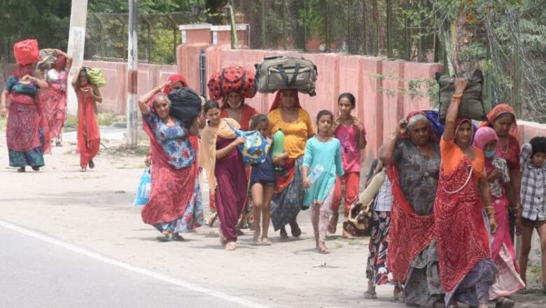 कोरोना संक्रमित घटे, चेहरों से मास्क हटे