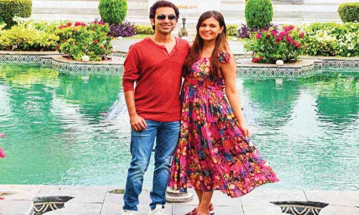 पत्नी संग उदयपुर में बिलियर्ड्स चैंपियन:शादी के 6 महीने बाद उदयपुर पहुंचे पंकज आडवाणी, बोले- लंबे समय से आने की कोशिश में था, अब यहां की खूबसूरती देखने का मौका मिला