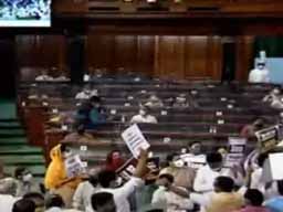 पेगासस पर संसद में हंगामा:विपक्ष की नारेबाजी के चलते दोनों सदन कल 11 बजे तक के लिए स्थगित, हंगामे के बीच ही पास हुए 4 बिल