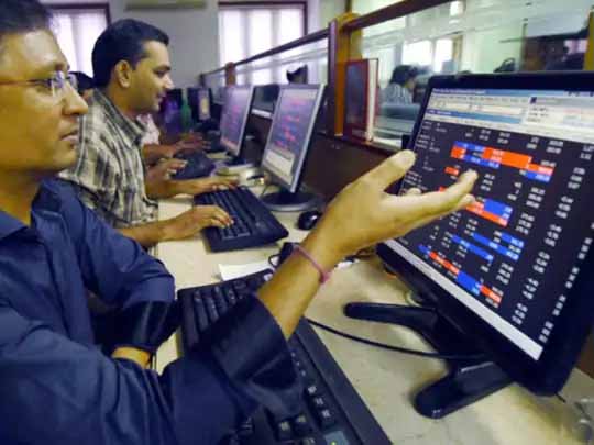 तीन दिन से चल रही बिकवाली थमी:सेंसेक्स 209 अंक चढ़कर 52,653 पर बंद, 74 अंक उछलकर 15,783 पर रहा निफ्टी, निफ्टी के मेटल इंडेक्स में 5.02% का उछाल