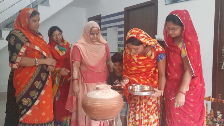 भाइयों की दीर्घायु के लिए नाग देवता का किया पूजन