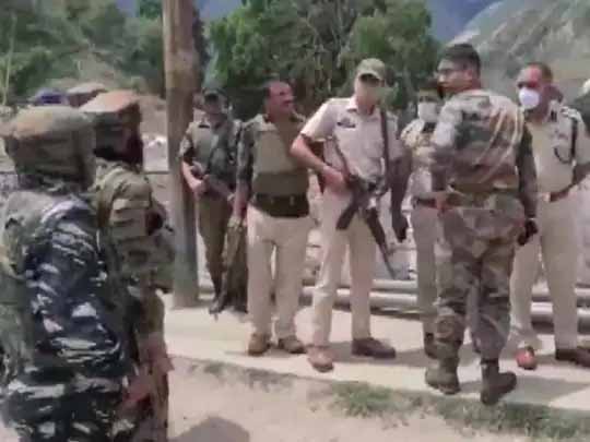 जम्मू-कश्‍मीर में आतंकी हमला:बारामूला में CRPF टीम पर ग्रेनेड अटैक, तीन जवान और एक नागरिक घायल; सर्च ऑपरेशन जारी