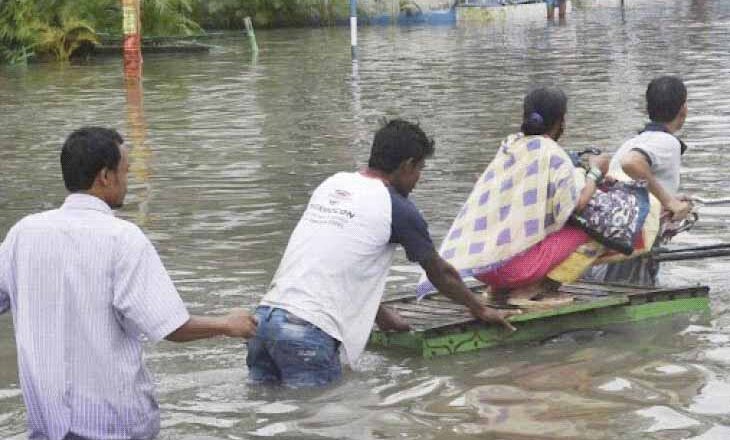 पूर्वी हिस्से में बढ़ रहा मानसून:MP, राजस्थान में रेड अलर्ट, झारखंड-बिहार और UP में भारी बारिश का अनुमान; दिल्ली की सड़क में बना कुएं जैसा गड्‌ढा