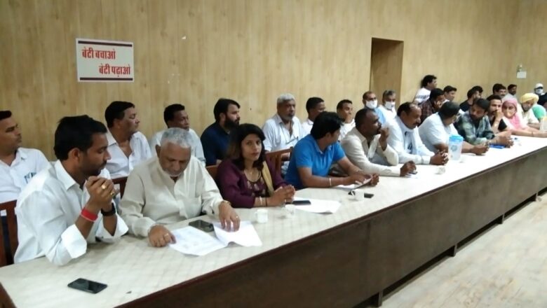 सत्ता पक्ष पर भारी पड़ रहा निर्दलीय और एक पूर्व पार्षद !