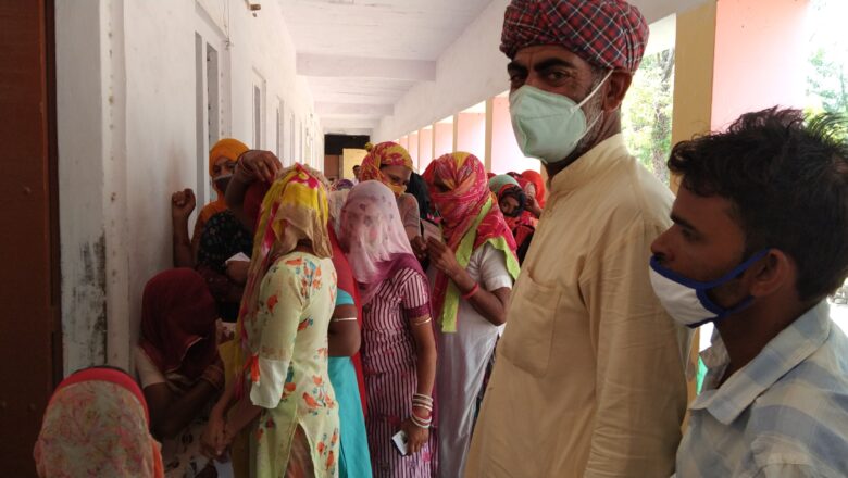 वेक्सीनेशन सेंटर पर अव्यवस्थाएं हावी