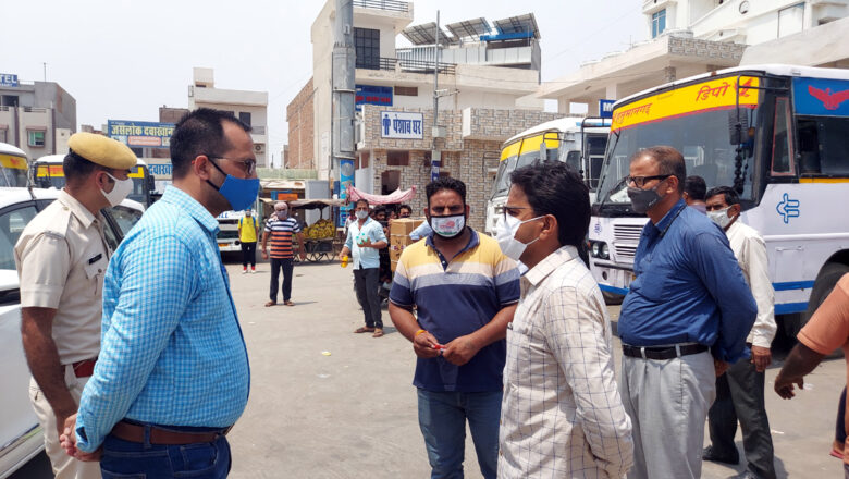 जिला कलक्टर ने मुख्य बस स्टैंड का किया औचक निरीक्षण