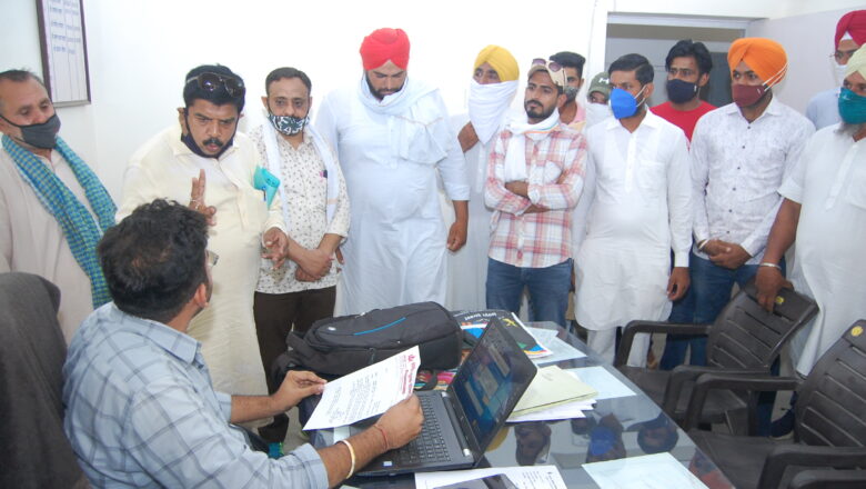 पेयजल किल्लत से जूझ रहे चक के वाशिंदे