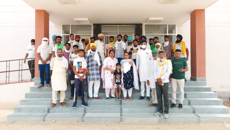 किसान आंदोलन को लेकर हो रही बैठक के दौरान विवाद