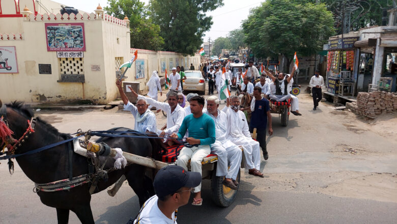 पेट्रोल-डीजल के दामों में बढ़ोतरी के खिलाफ कांग्रेस कार्यकतार्ओं की पदयात्रा, खच्चर रेहड़ा-साइकिल पर हुए सवार, कोई निकला पैदल